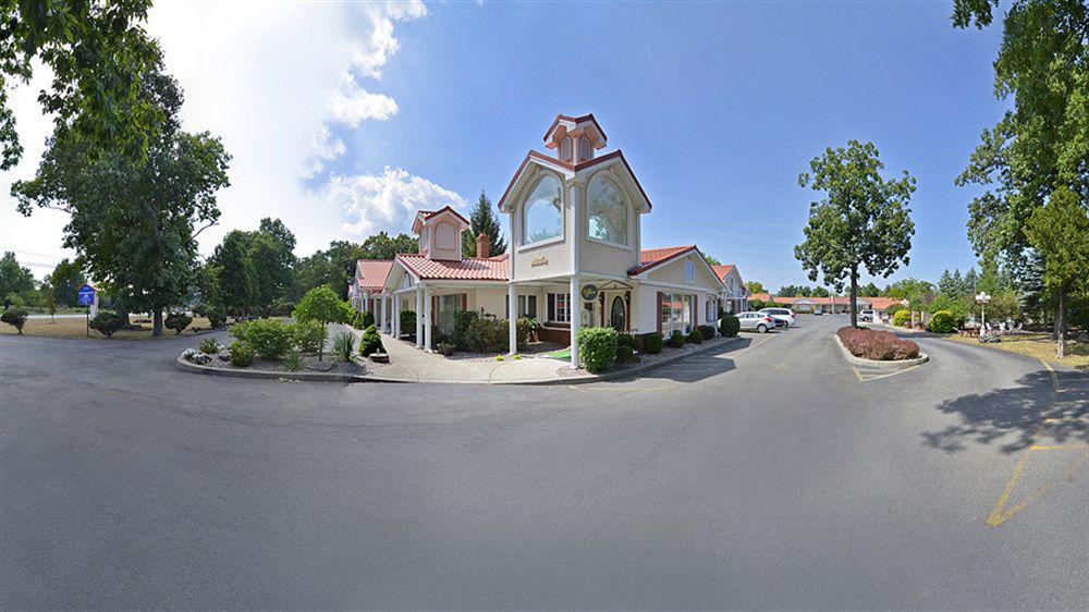 Village Haven Inn & Extended Stay Clarence Екстериор снимка