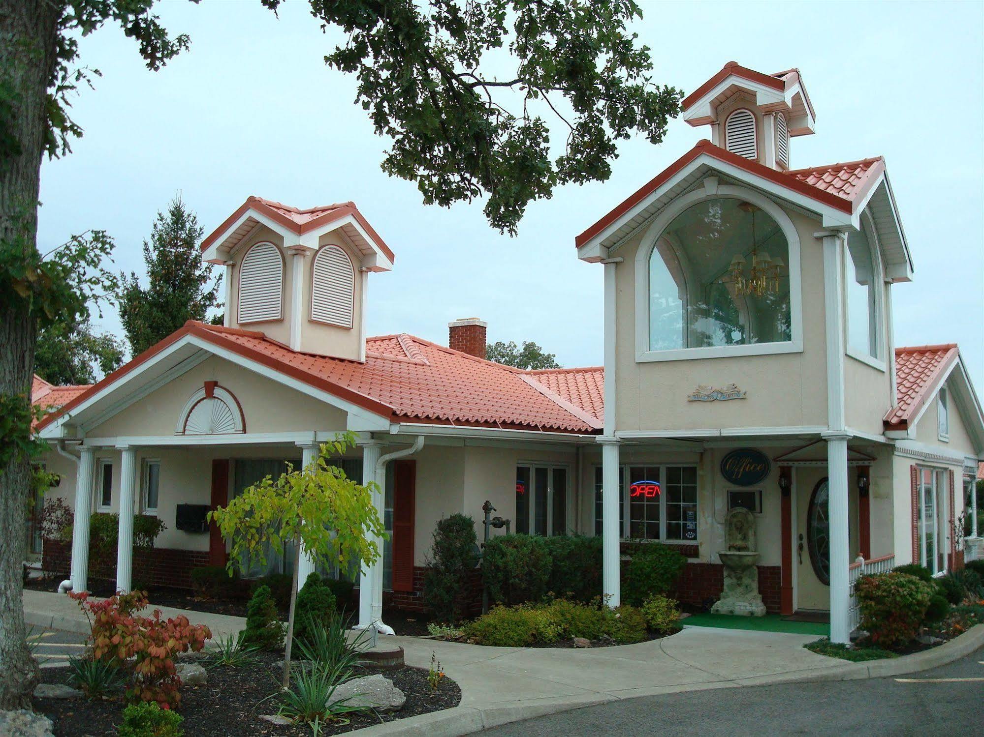 Village Haven Inn & Extended Stay Clarence Екстериор снимка